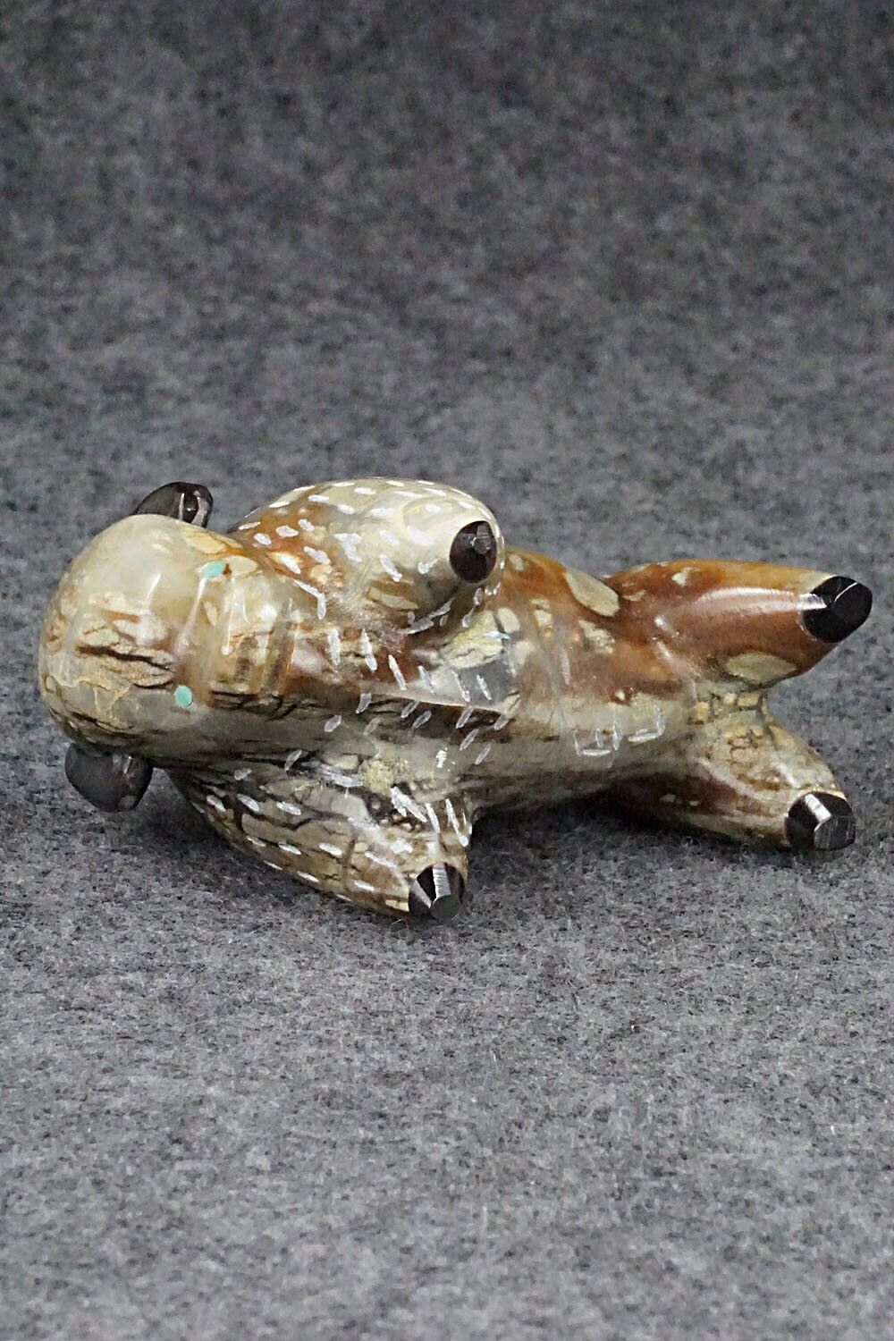 Buffalo Zuni Fetish Carving - Enrike Leekya