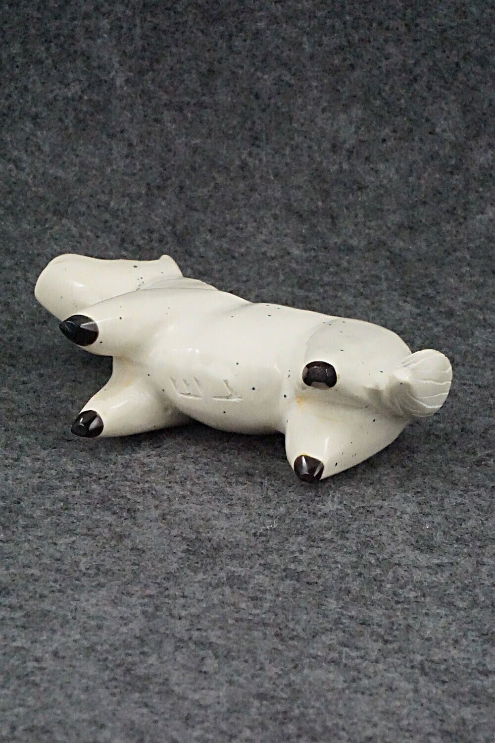 Horse Zuni Fetish Carving - Enrike Leekya