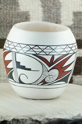 Hopi Pottery - A. Yesslith