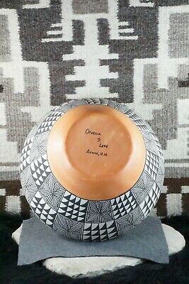 Acoma Pottery - Ophelia Leon
