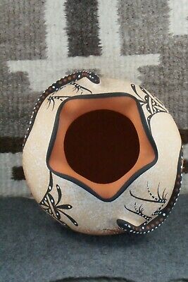 Zuni Pottery - Deldrick Cellicion