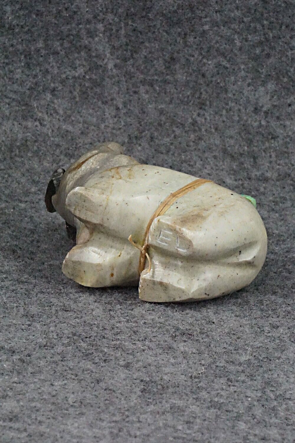 Bear with Fish Zuni Fetish Carving - Enrike Leekya