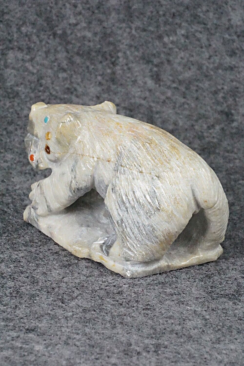 Bear Zuni Fetish - Derrick Kaamasee