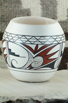Hopi Pottery - A. Yesslith