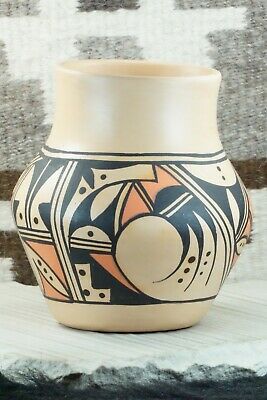 Hopi Pottery - D. Yesslith