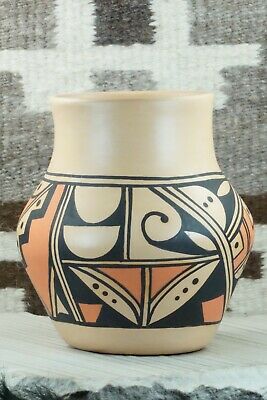 Hopi Pottery - D. Yesslith
