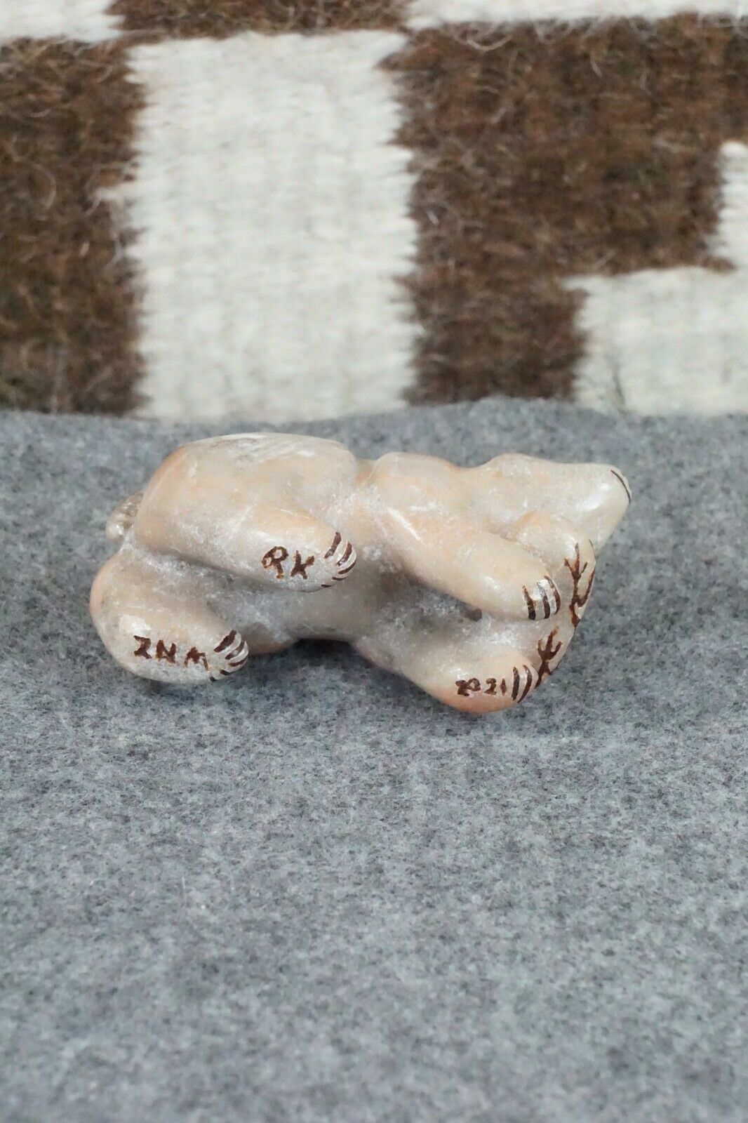 Bear Zuni Fetish Carving - Rick Kallestewa