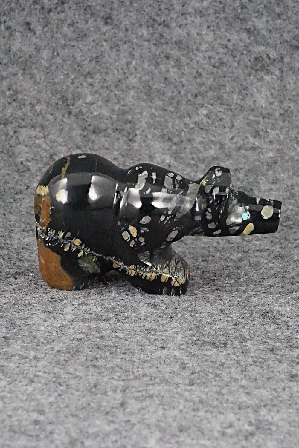 Bear Zuni Fetish Carving - Rodney Laiwakete