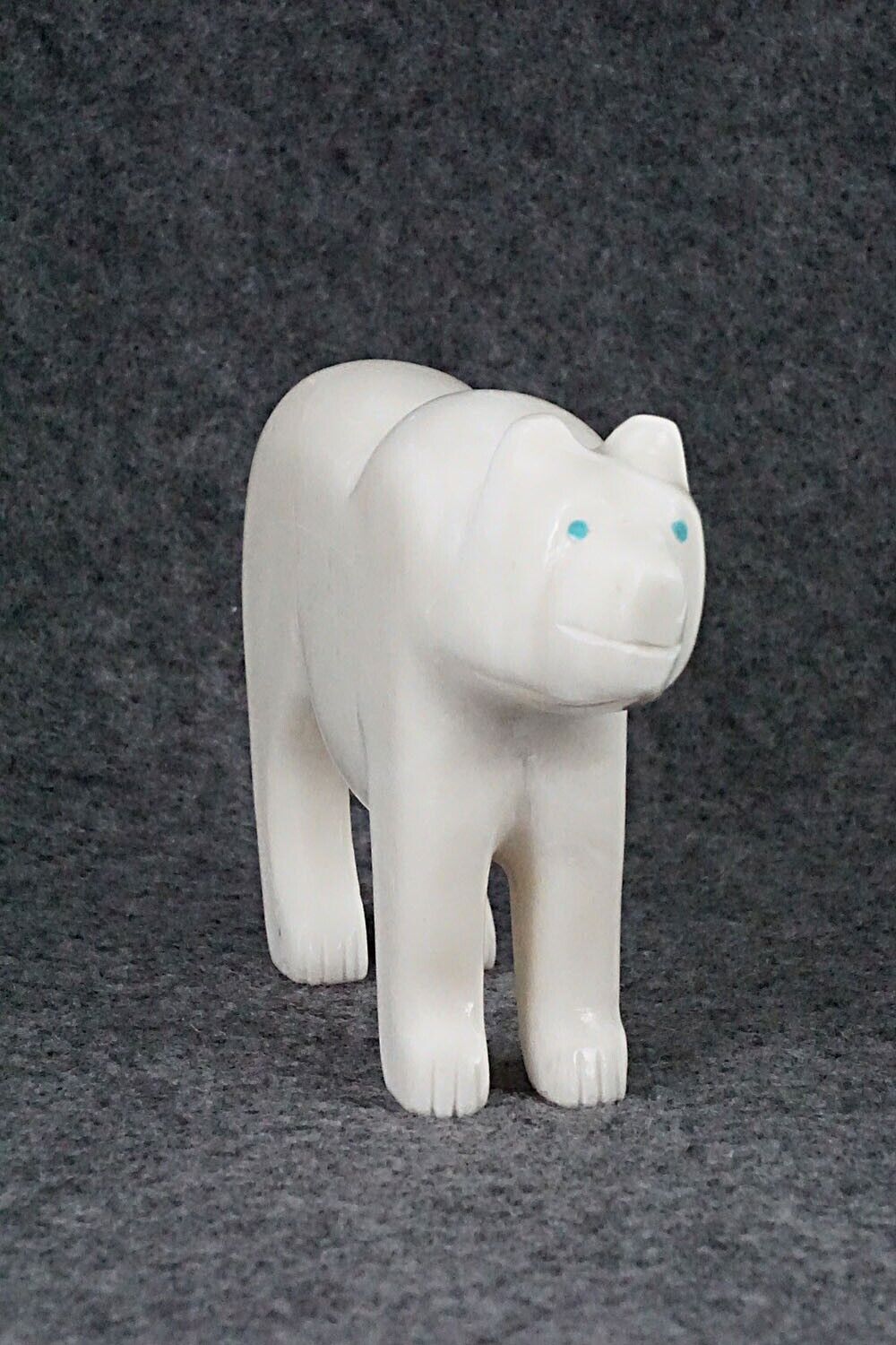 Bear Zuni Fetish Carving - Andres Lementino