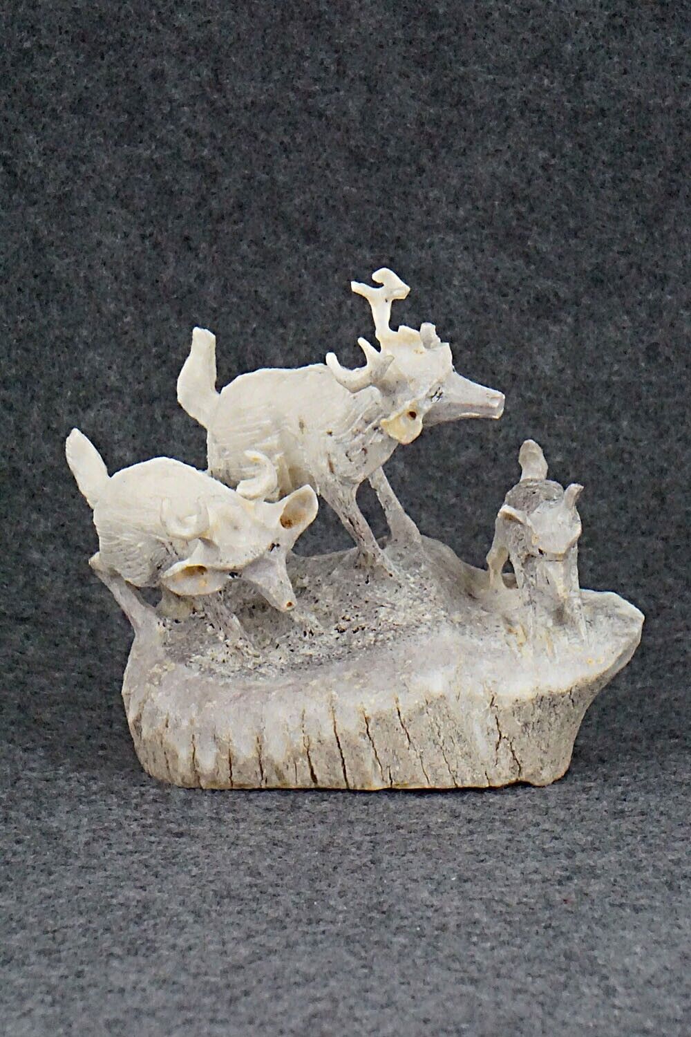 Deer Zuni Fetish Carving - Lewis Malie