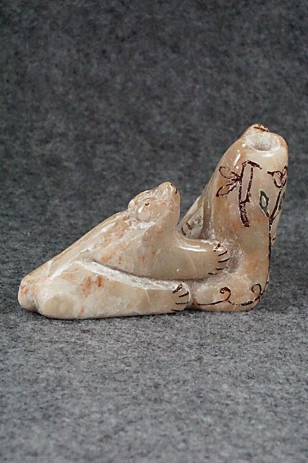 Bear Zuni Fetish Carving - Rick Kallestewa