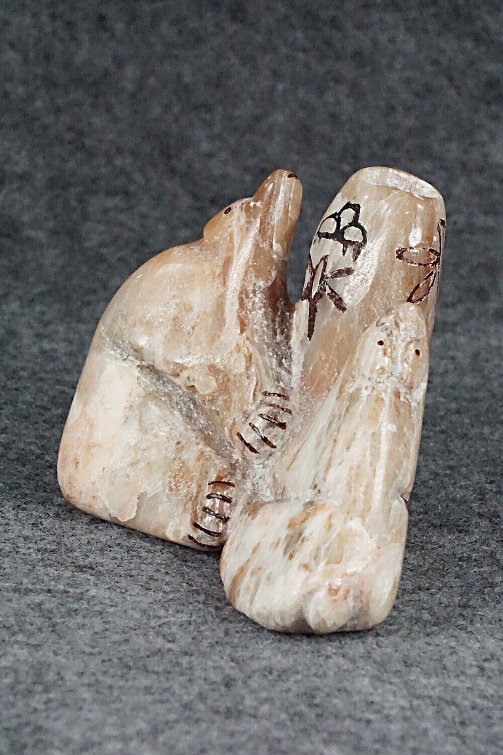 Bear Zuni Fetish Carving - Rick Kallestewa