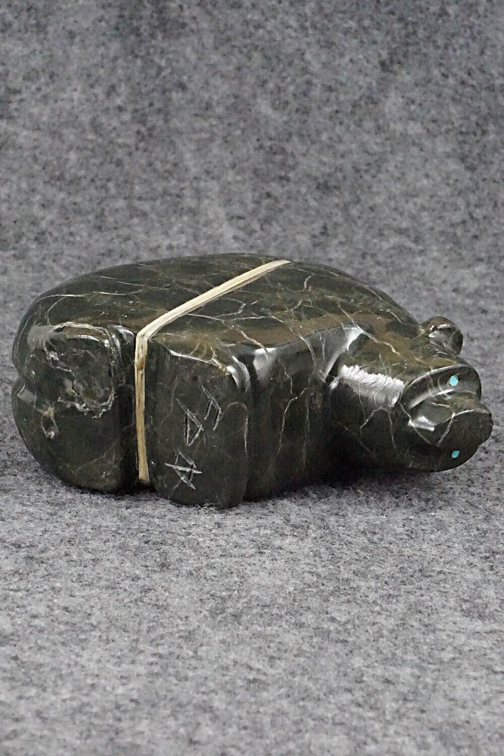 Bear Zuni Fetish Carving - Paulette Quam
