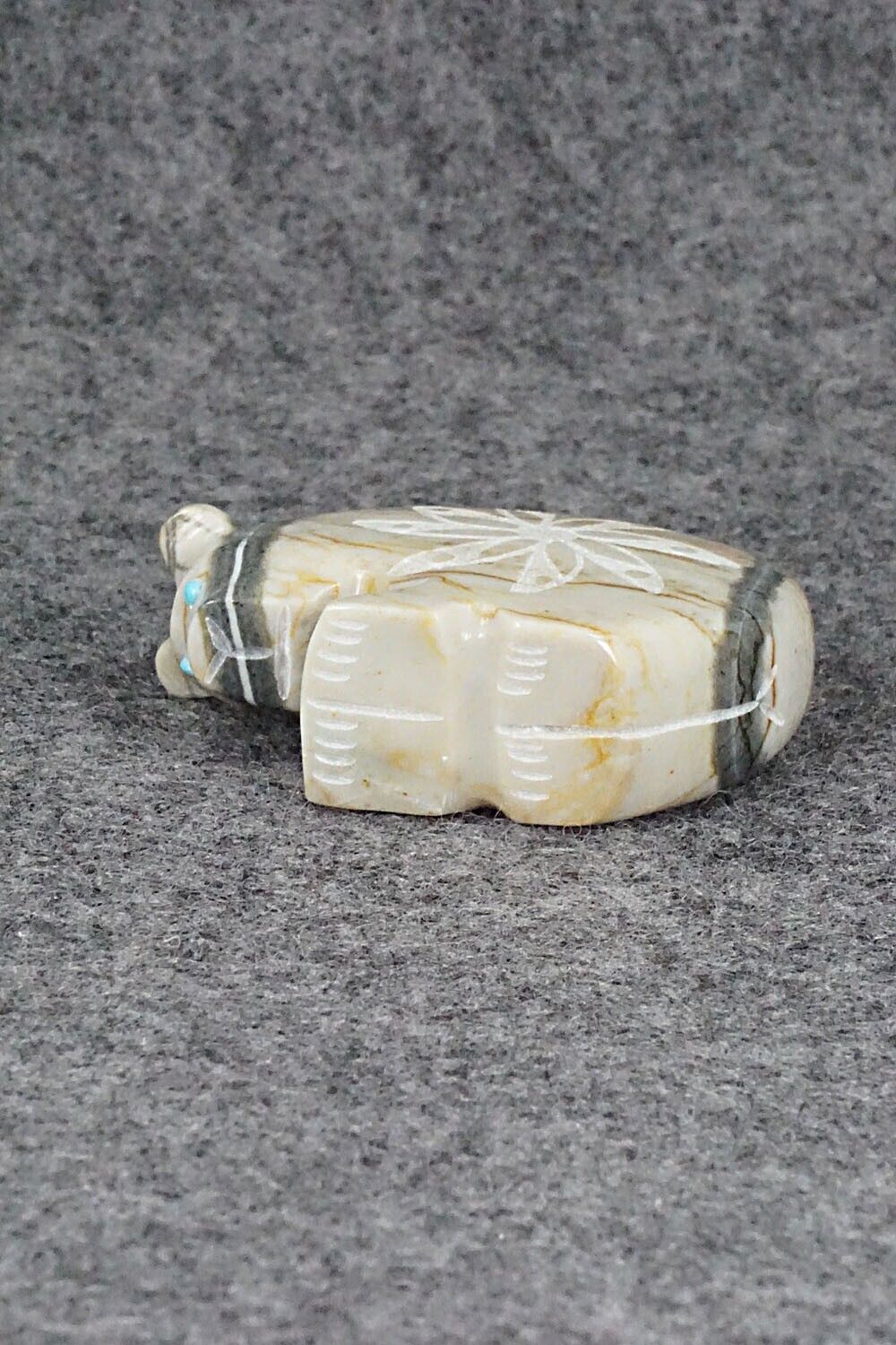 Bear Zuni Fetish Carving - Shannon Calavaza