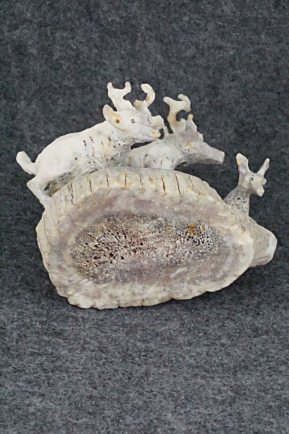 Deer Zuni Fetish Carving - Lewis Malie