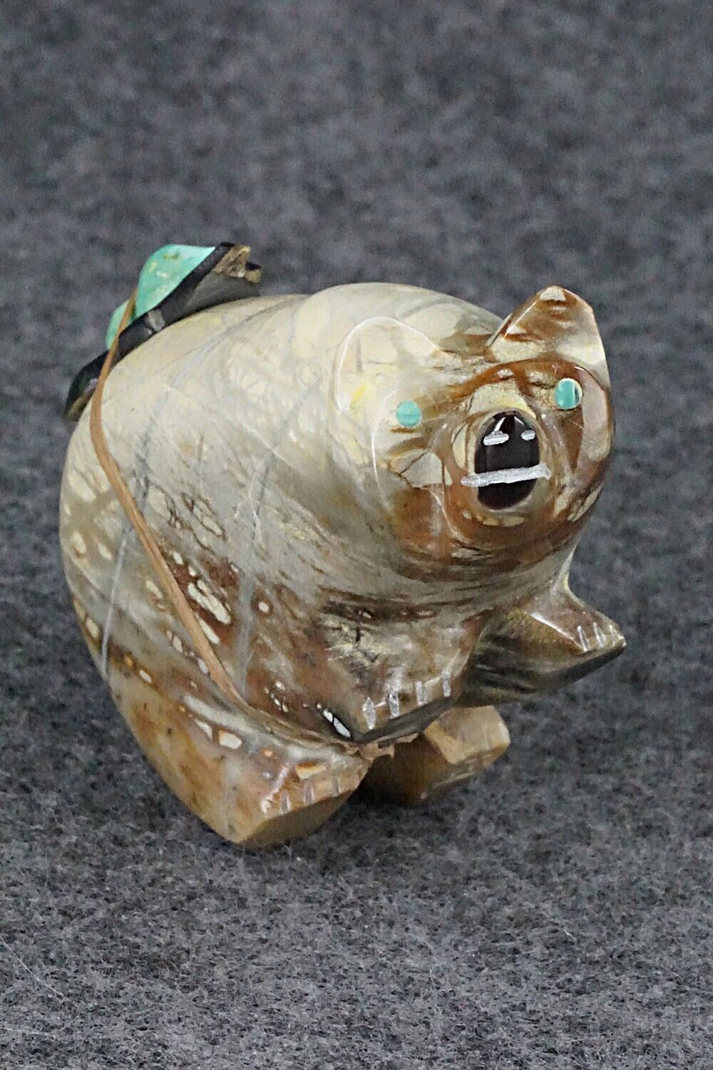 Bear Zuni Fetish Carving - Enrike Leekya