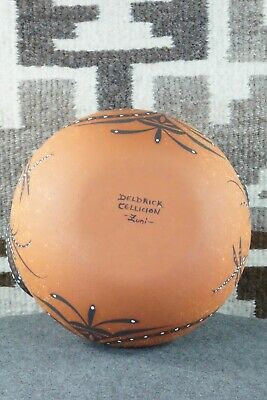 Zuni Pottery - Deldrick Cellicion