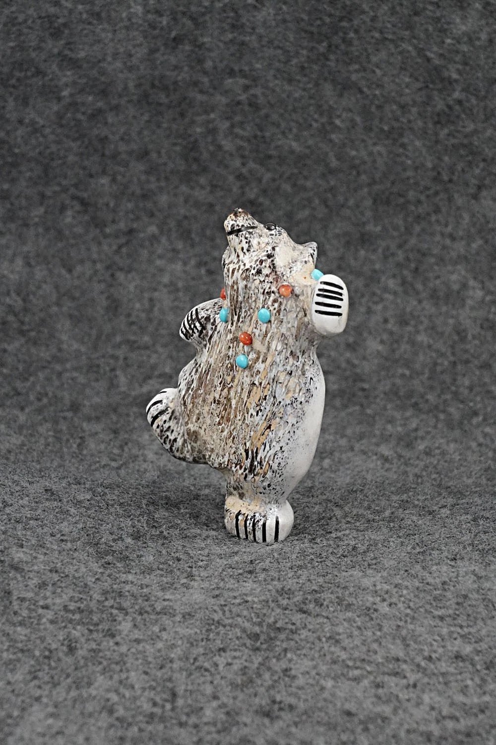 Bear Zuni Fetish Carving - Claudia Peina