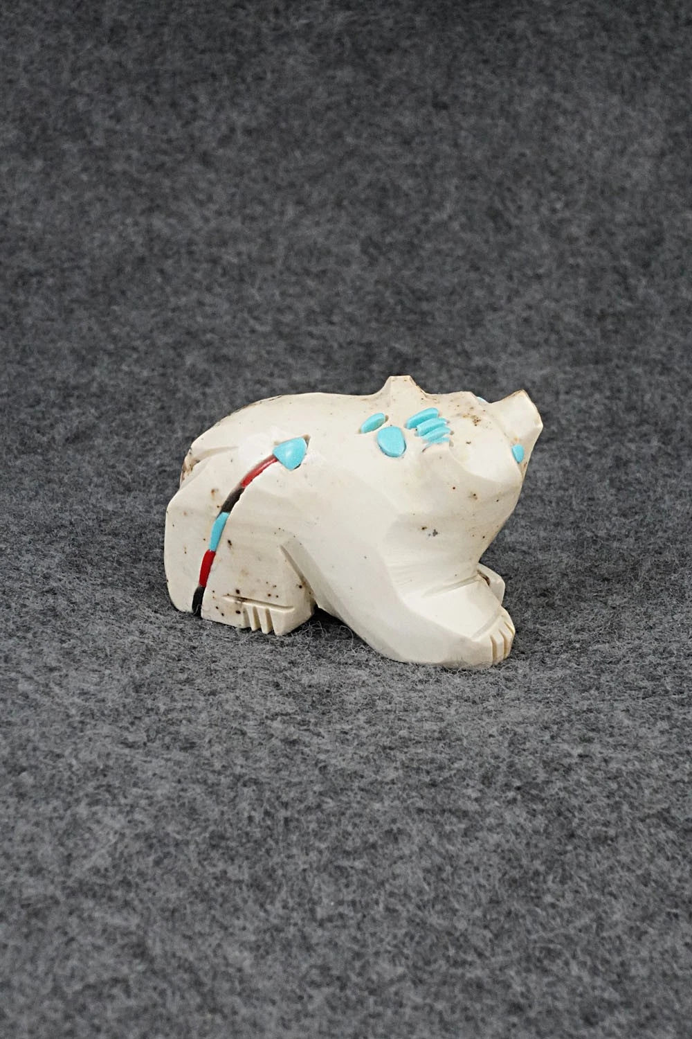 Bear Zuni Fetish Carving - Dannette Laate