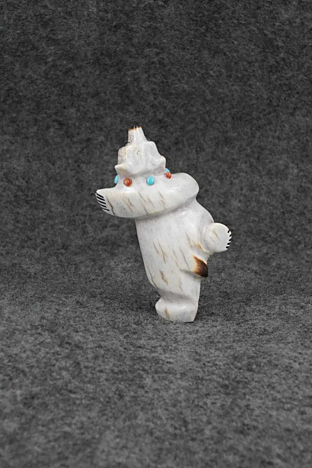 Bear Zuni Fetish Carving - Claudia Peina