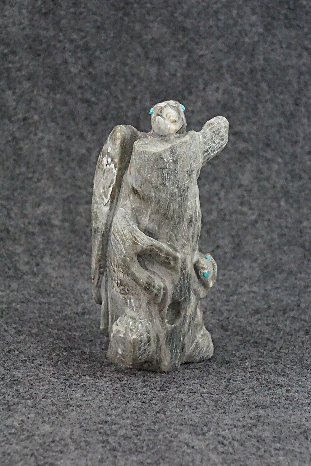 Bird Zuni Fetish Carving - Derrick Kaamasee