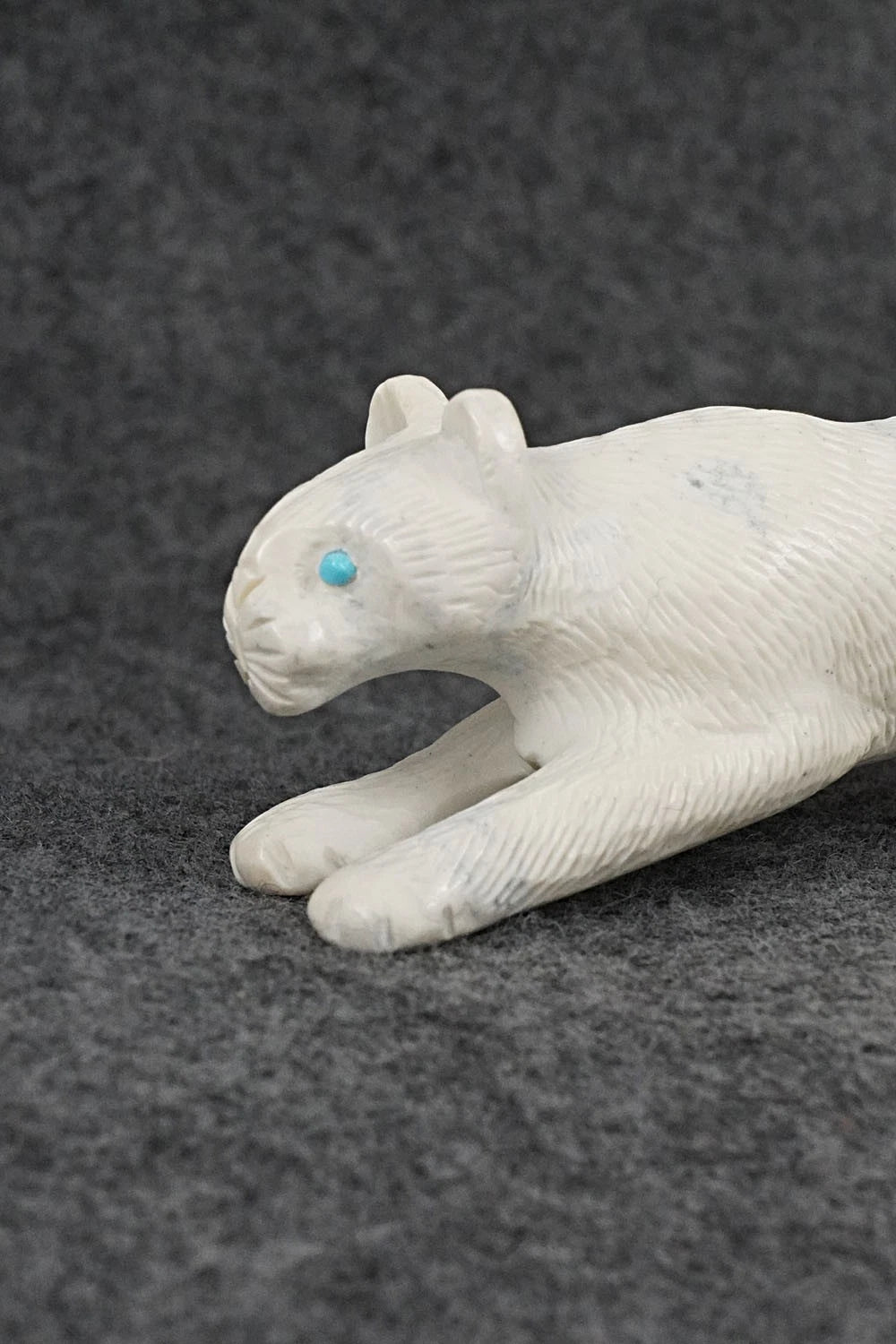 Mountain Lion Zuni Fetish Carving - Wilfred Cheama