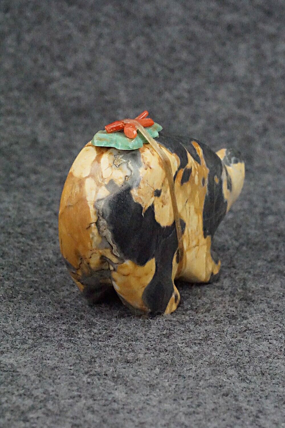 Bear Zuni Fetish Carving - Enrike Leekya