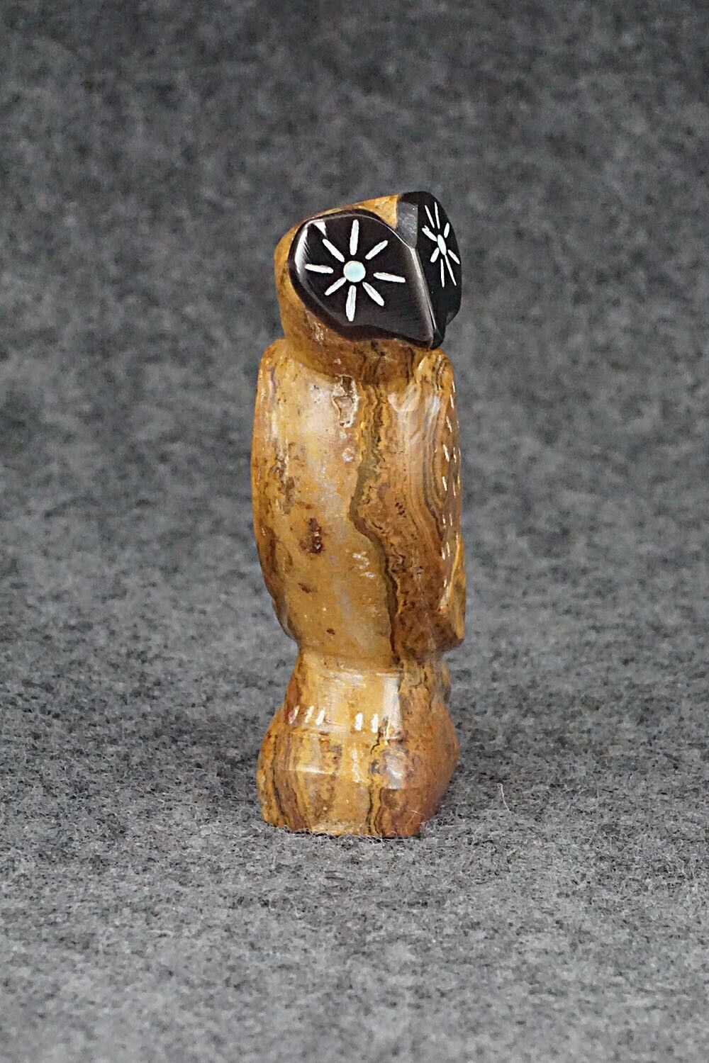 Owl Zuni Fetish Carving - Enrike Leekya