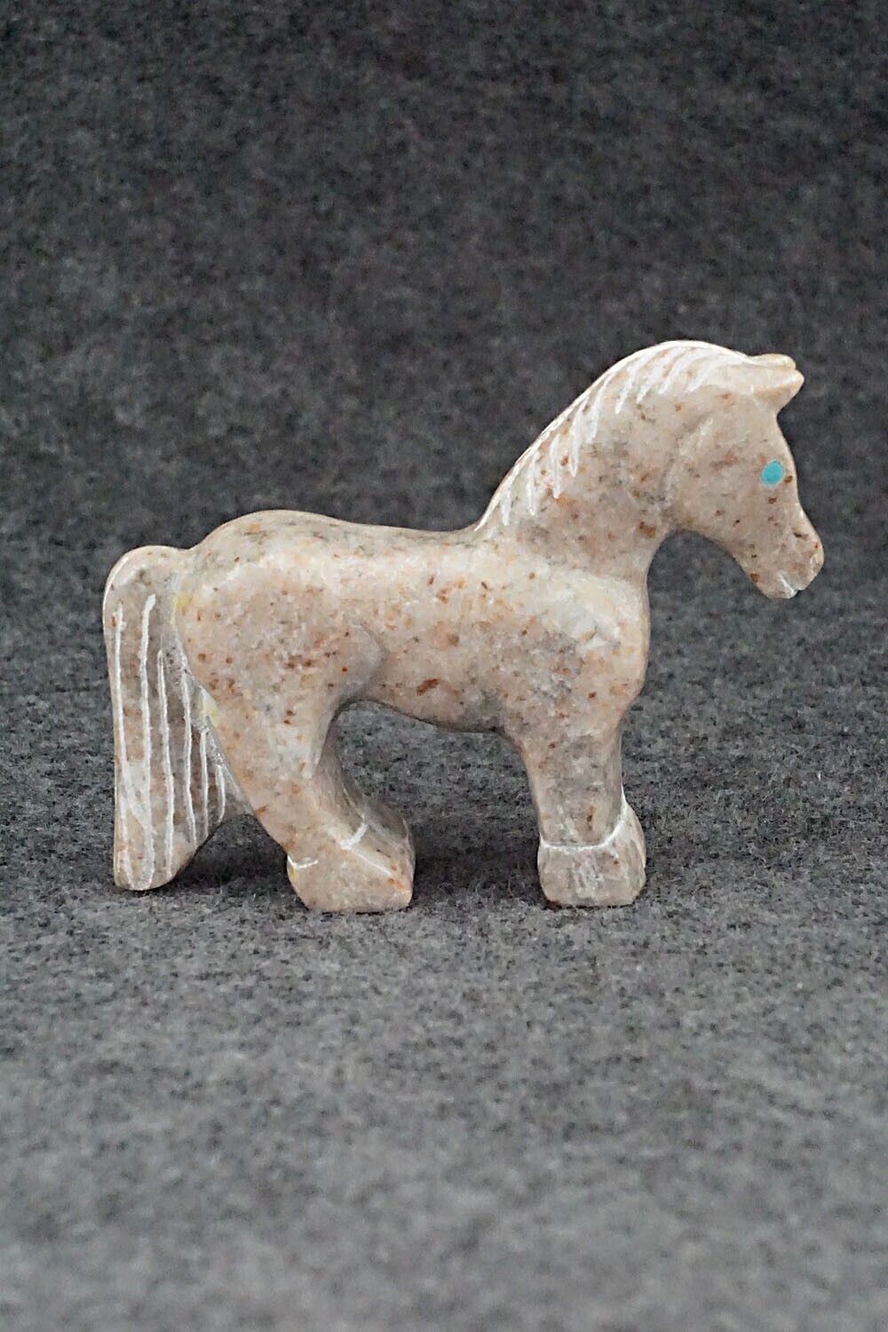 Horse Zuni Fetish Carving - Andres Lementino