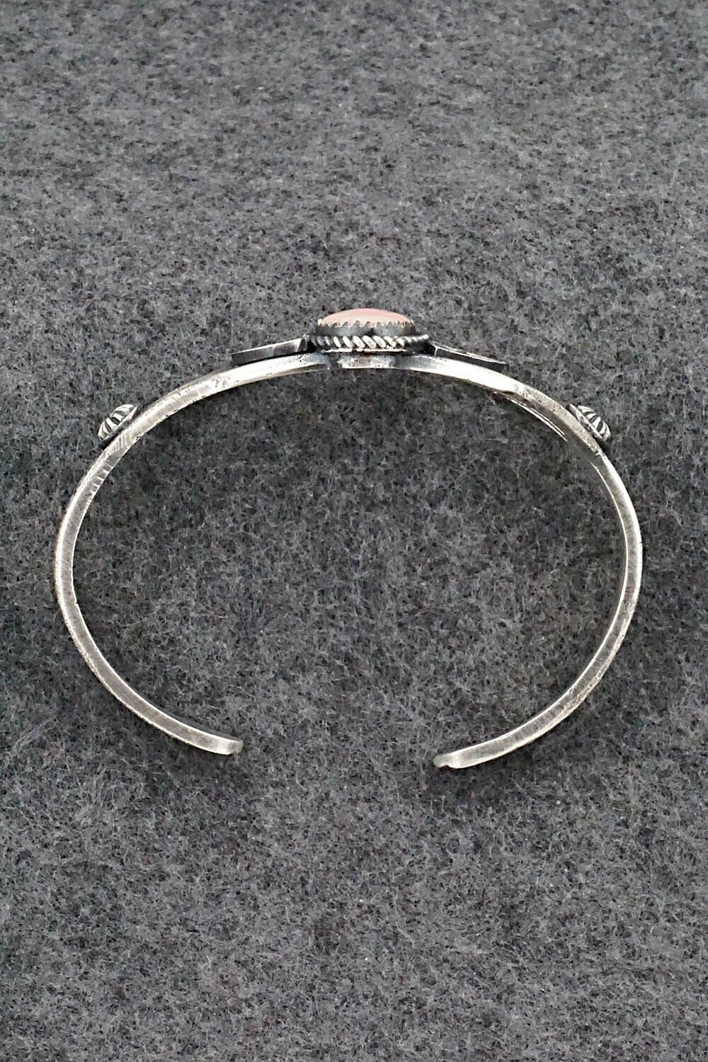 Pink Conch Shell & Sterling Silver Bracelet - Eva & Linberg Billah