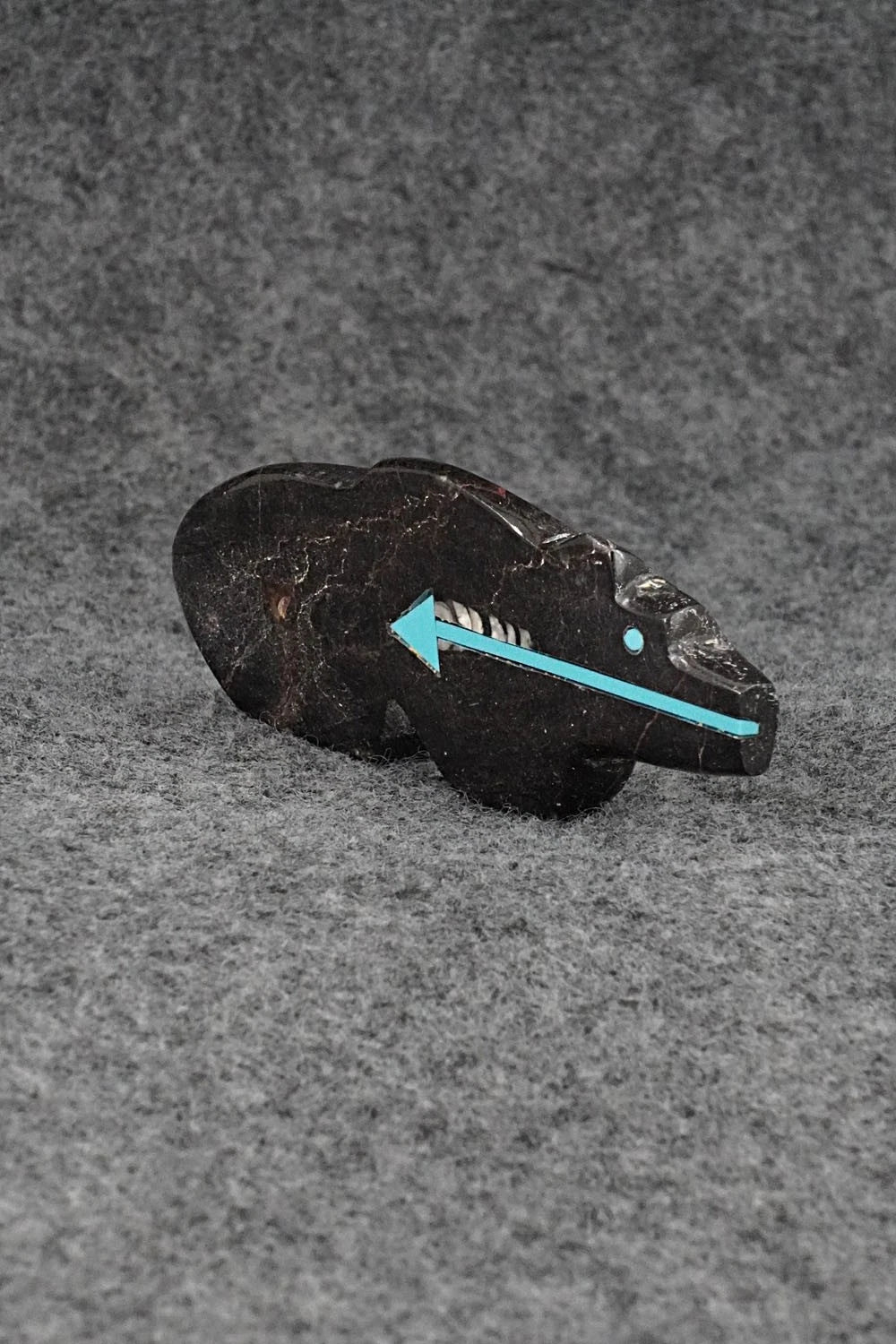 Bear Zuni Fetish Carving - Bernard Laiwakete