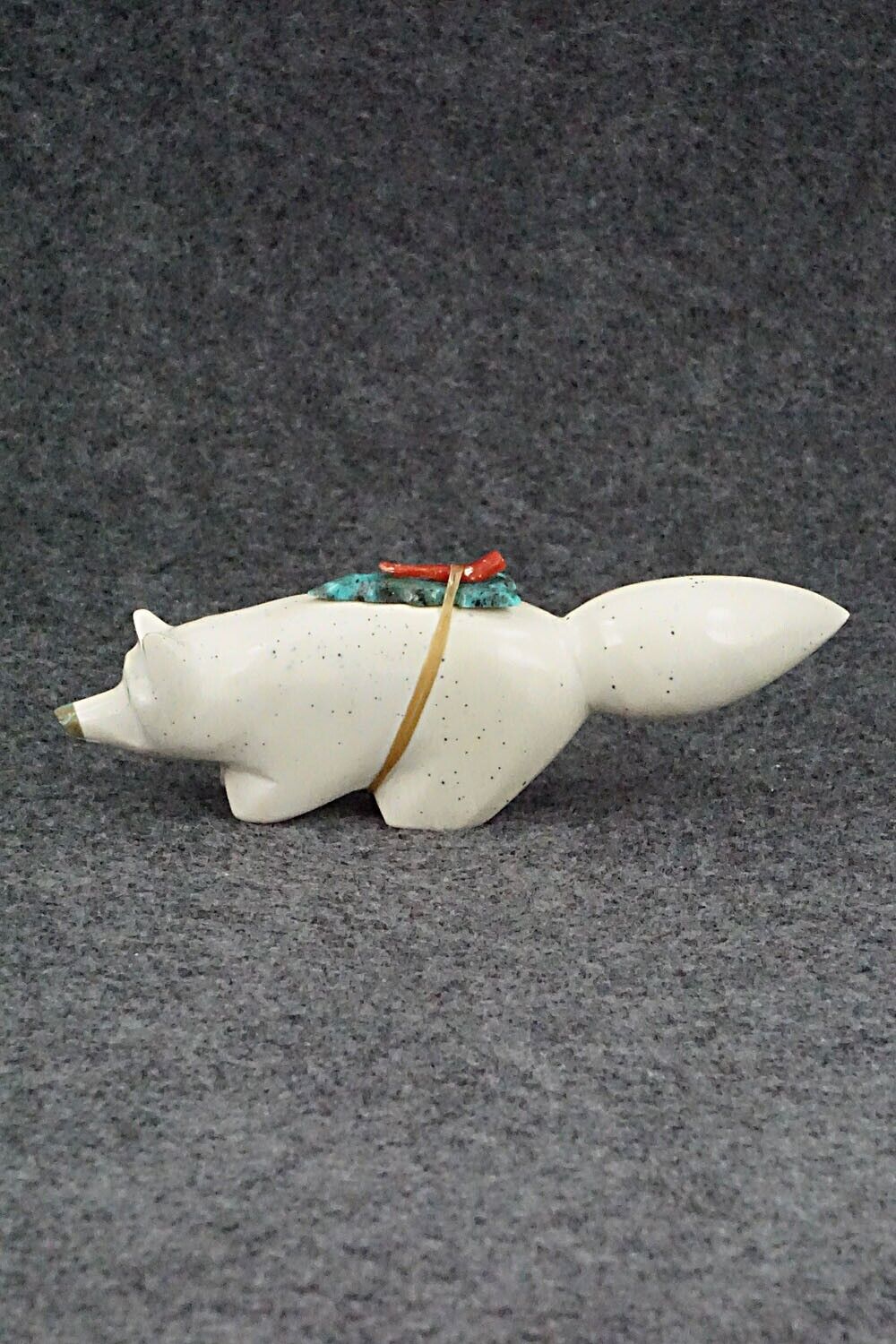 Wolf Zuni Fetish Carving - Enrike Leekya