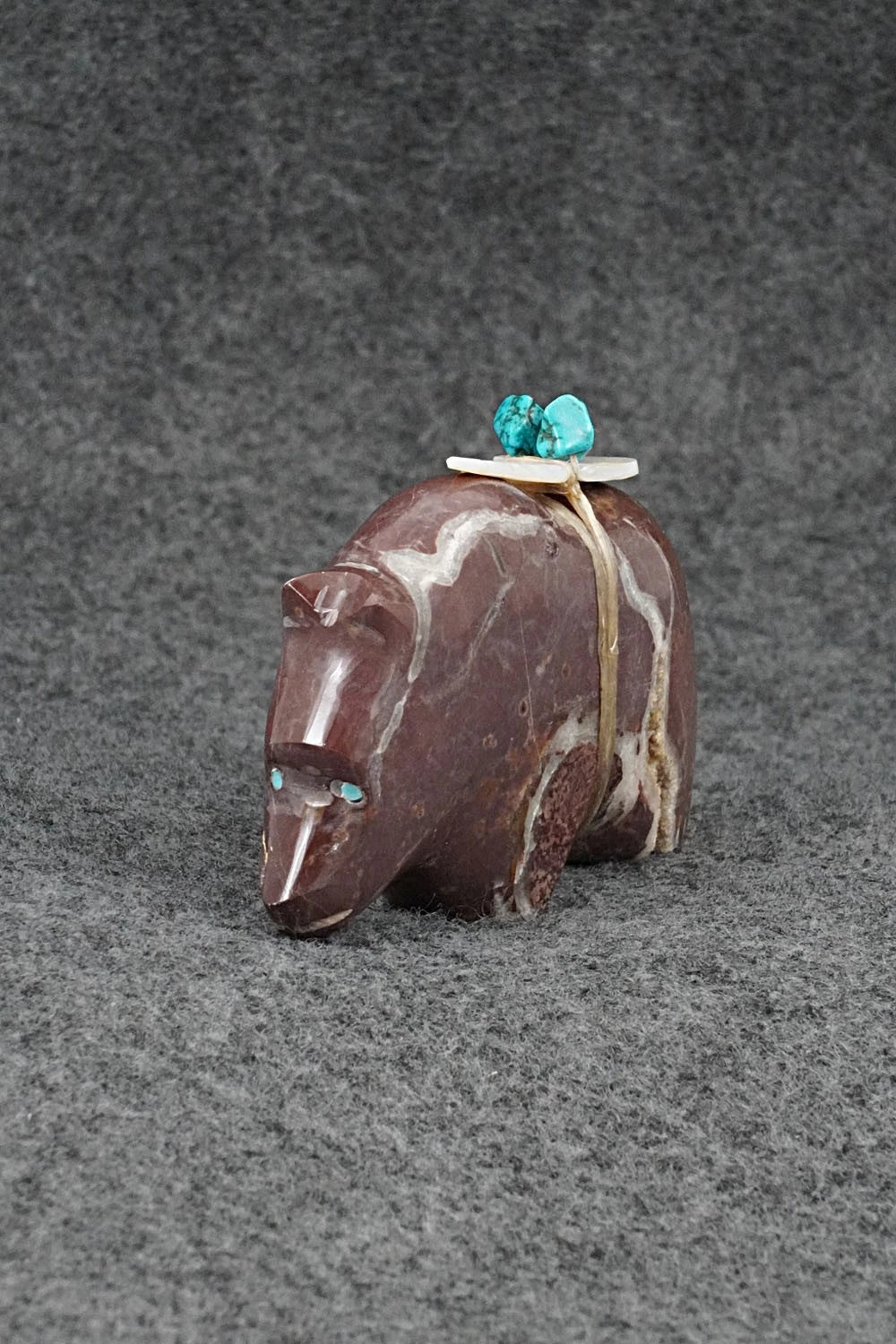 Bear Zuni Fetish Carving - Daphne Quam