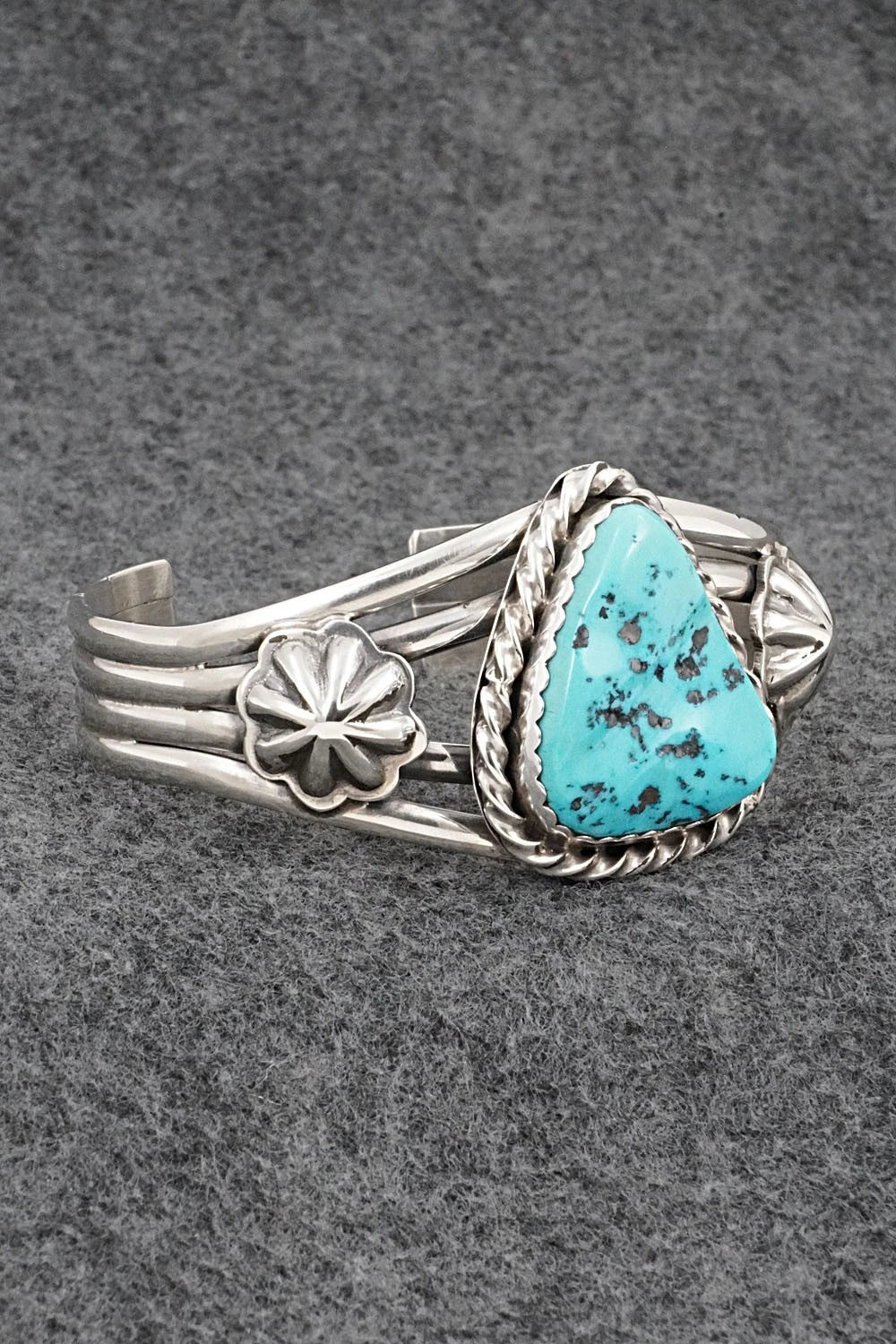 Turquoise & Sterling Silver Vintage Bracelet - Larose Ganadonegro