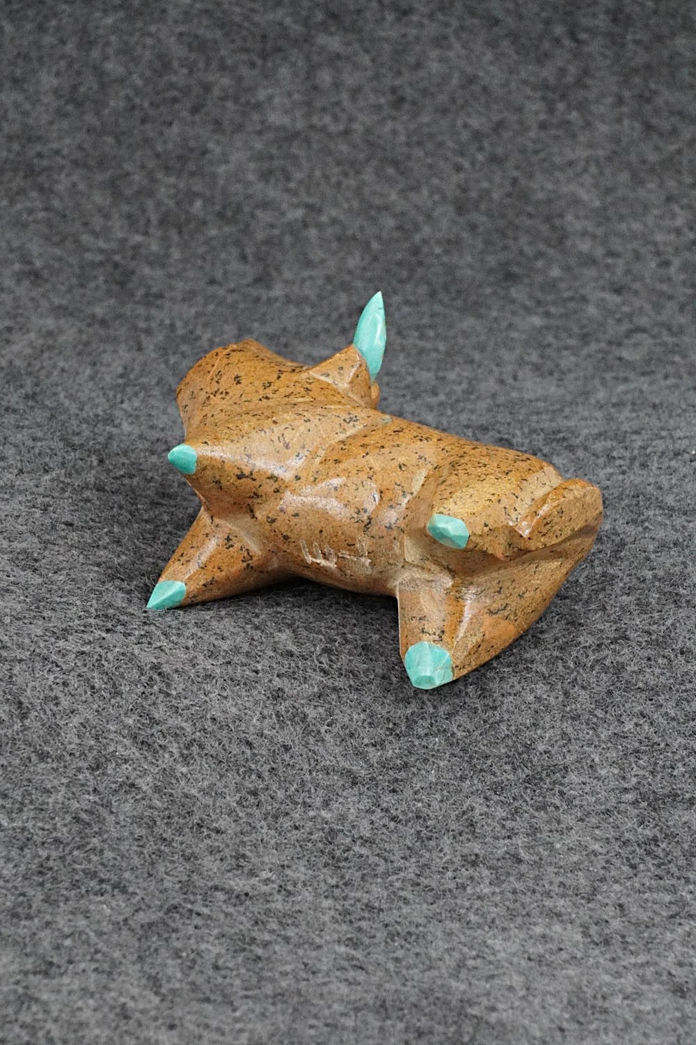 Bull Zuni Fetish Carving - Enrike Leekya