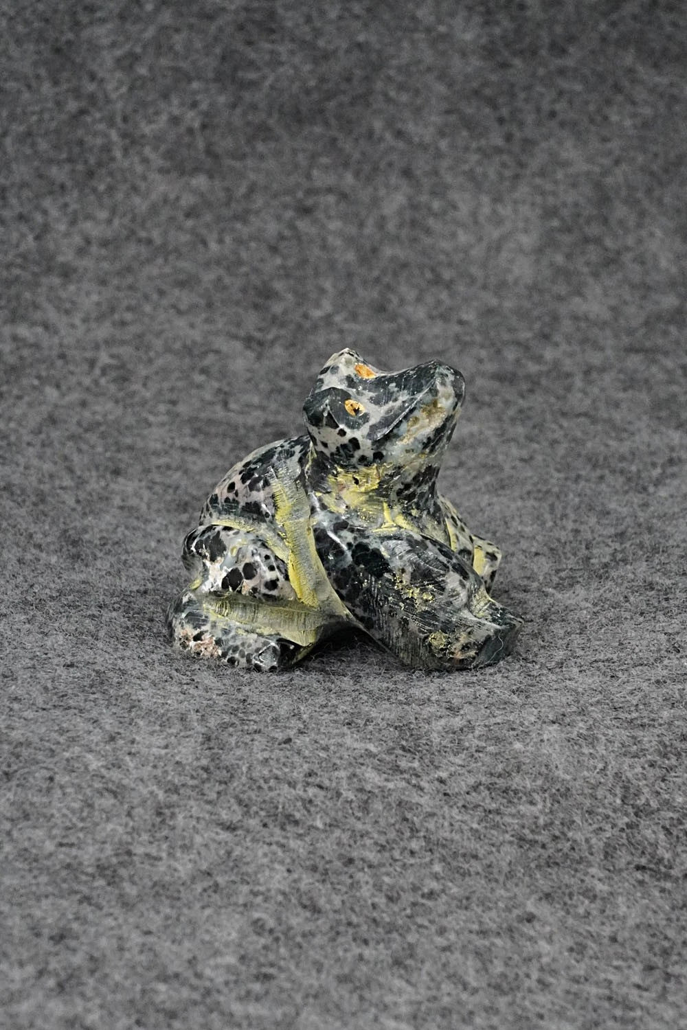 Frog Zuni Fetish Carving - Michael Mahooty