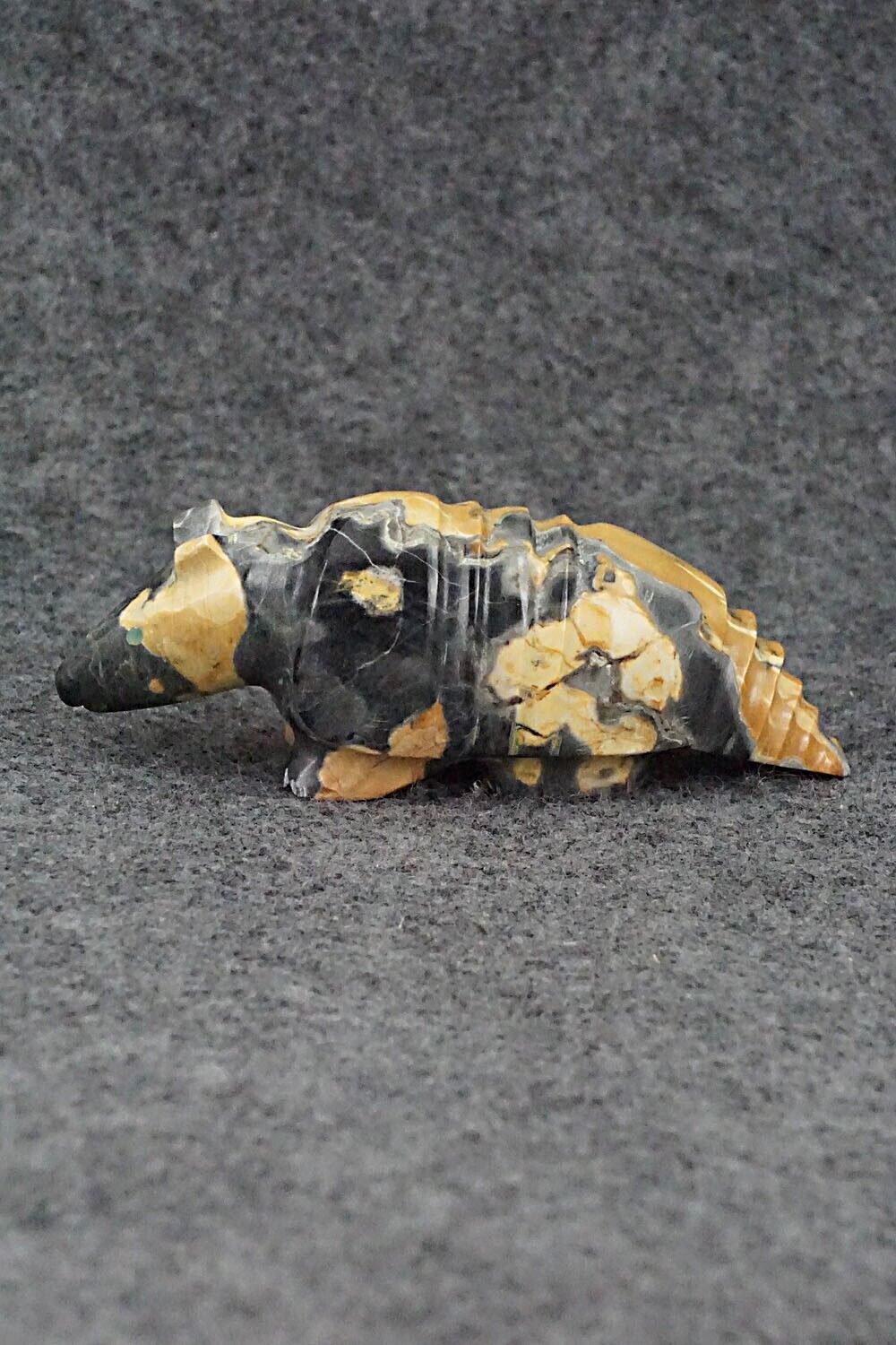 Armadillo Zuni Fetish Carving - Enrike Leekya