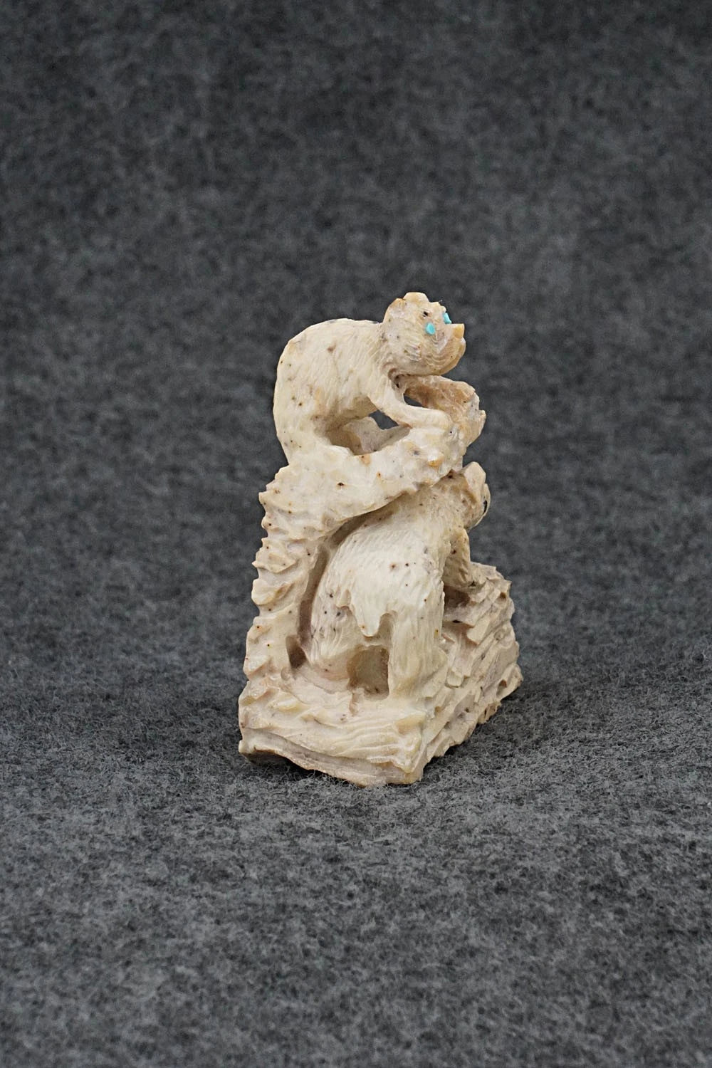 Bears Zuni Fetish Carving - Adrian Cachini