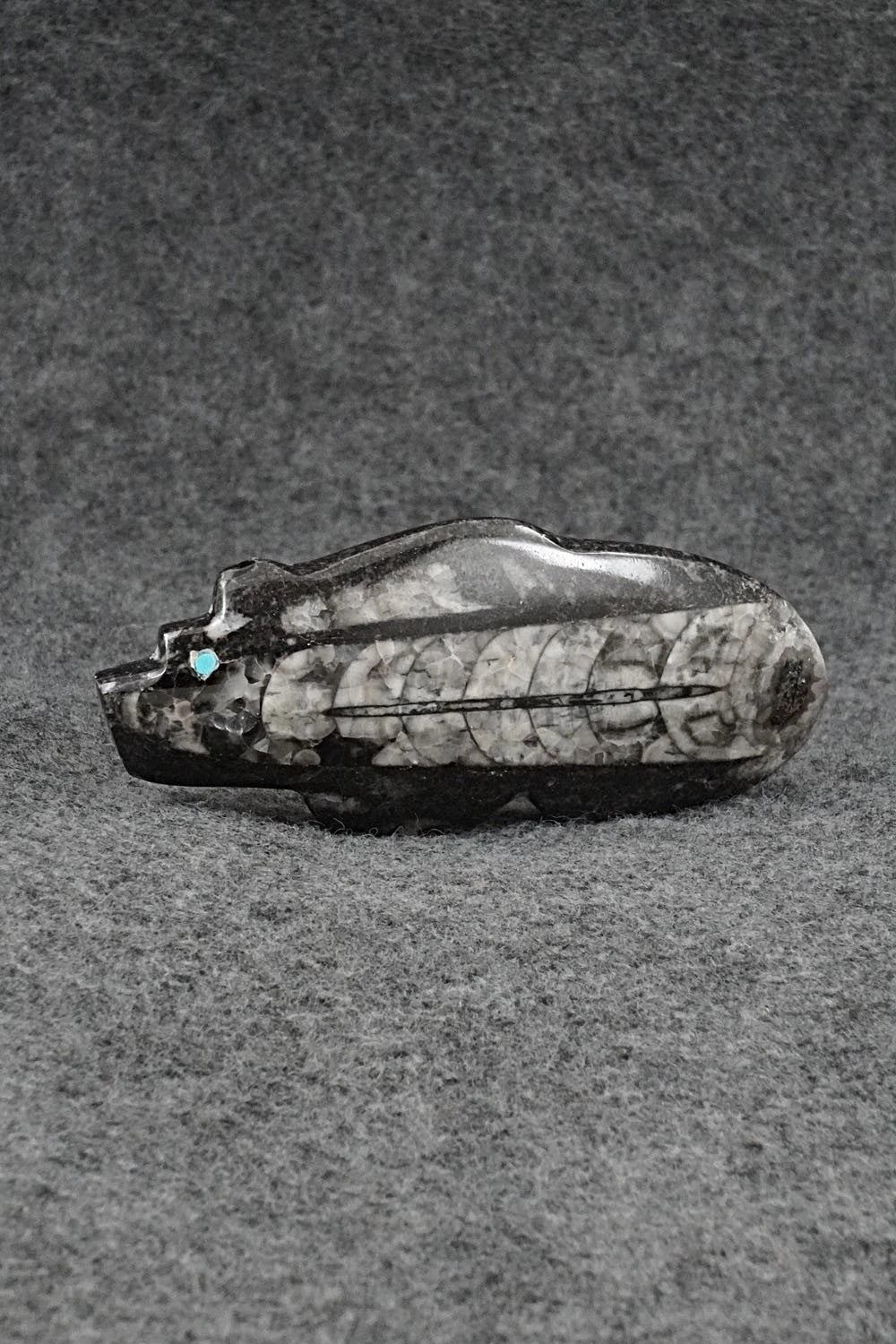 Bear Zuni Fetish Carving - Bernard Laiwekete