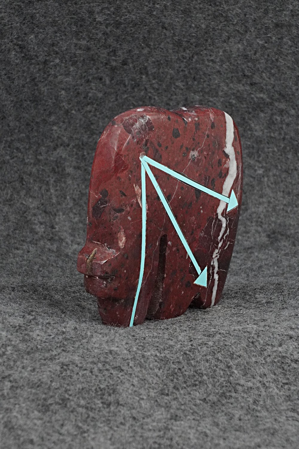 Bear Zuni Fetish Carving - Bernard Laiwakete