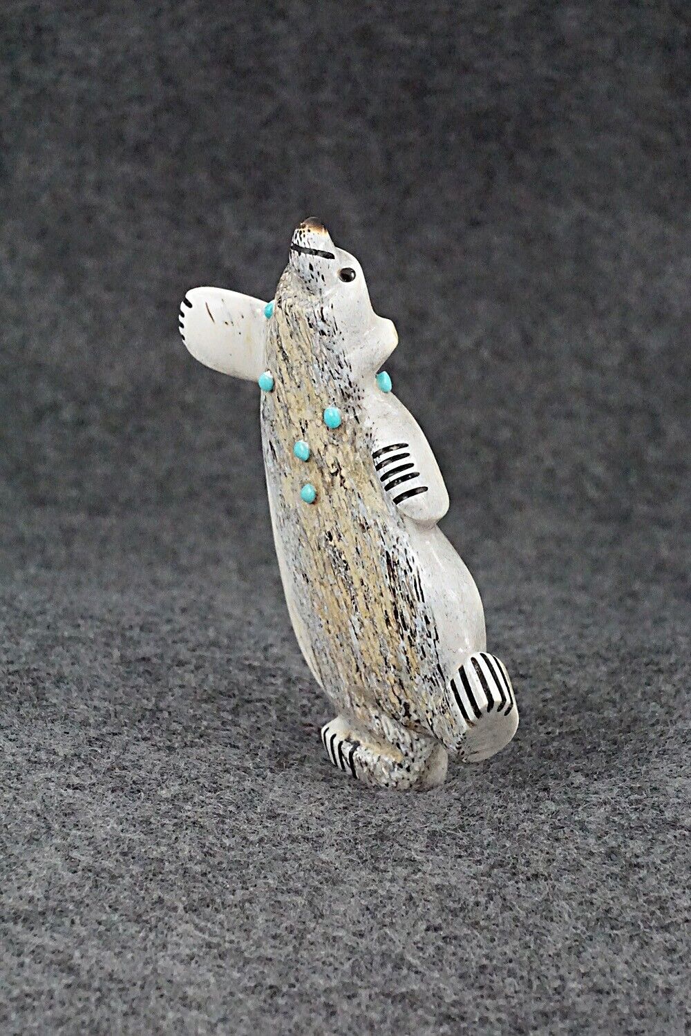 Bear Zuni Fetish Carving - Claudia Peina