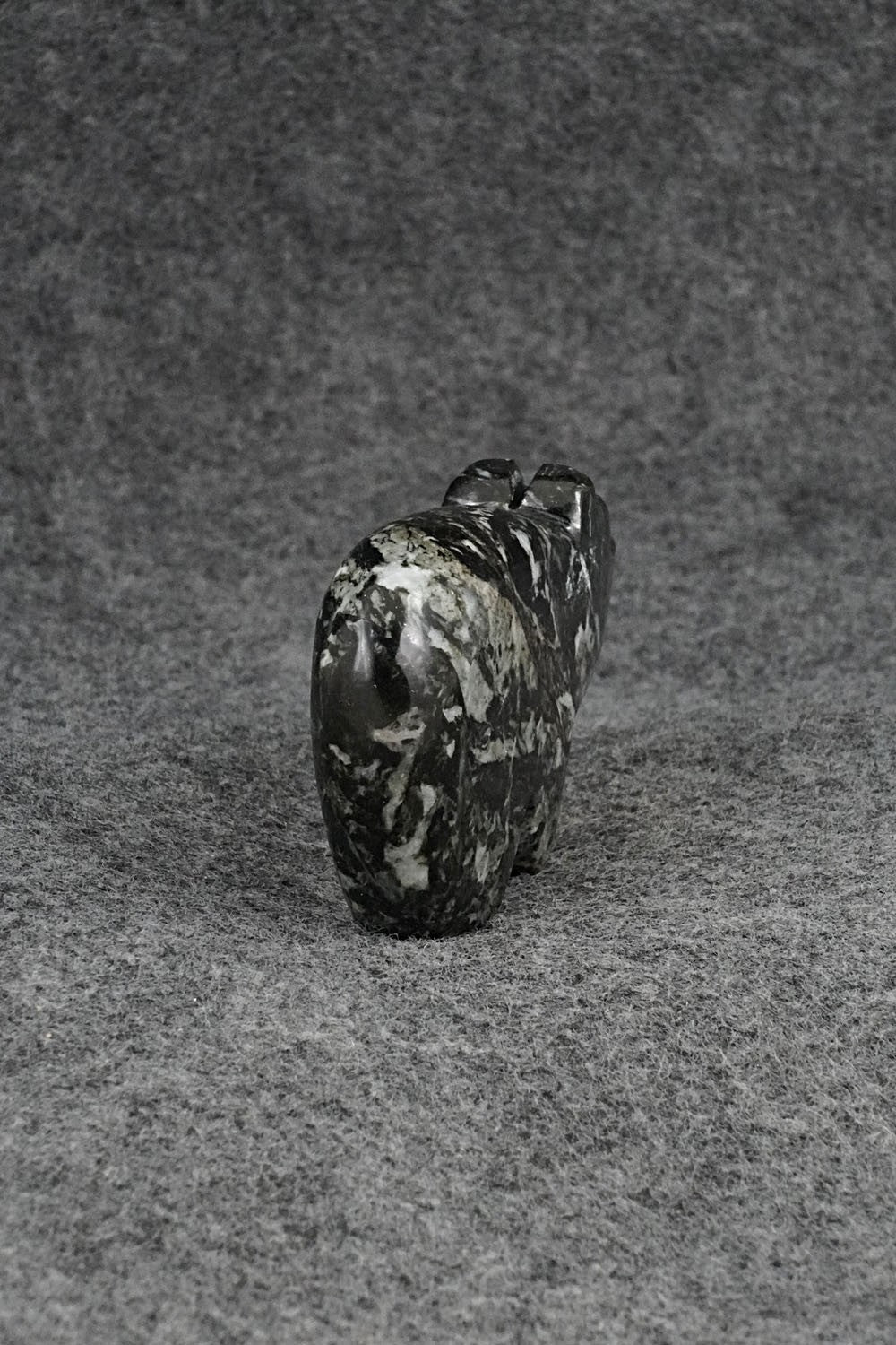 Bear Zuni Fetish Carving - Bernard Laiwakete