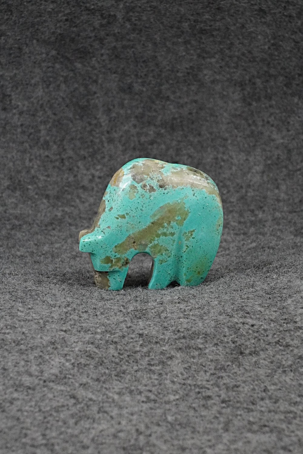 Bear Zuni Fetish Carving - Kenric Laiwekete