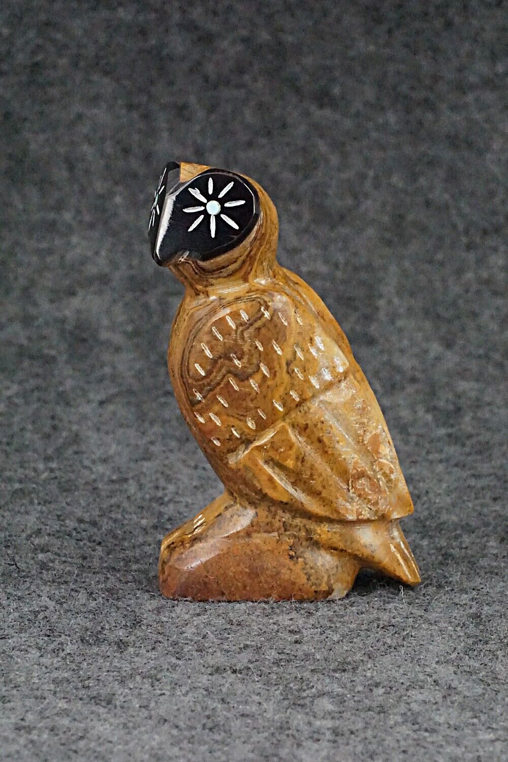 Owl Zuni Fetish Carving - Enrike Leekya