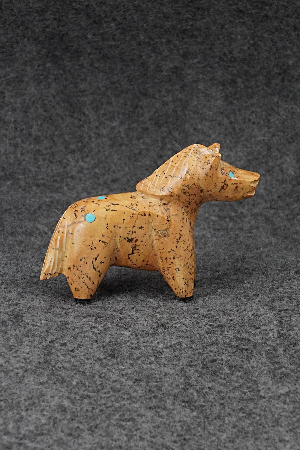 Horse Zuni Fetish Carving - Enrike Leekya