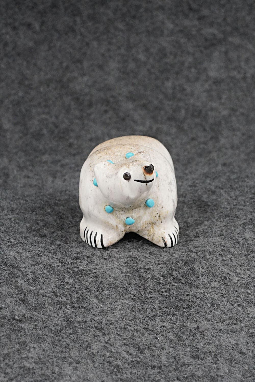 Bear Zuni Fetish Carving - Claudia Peina