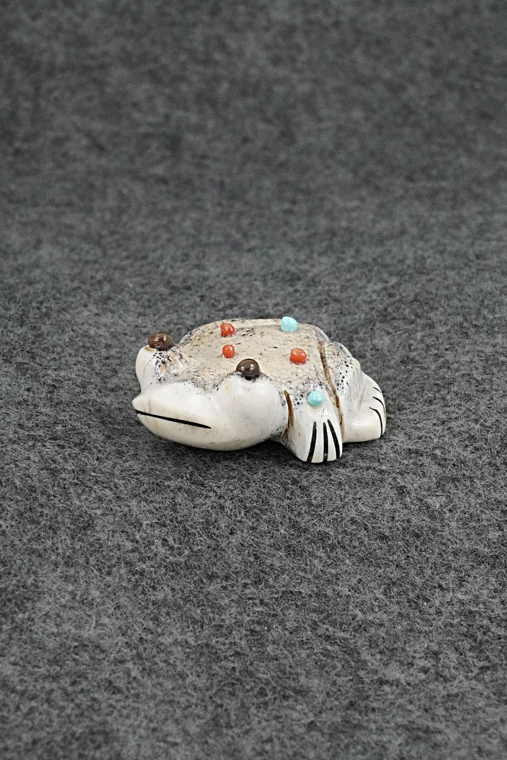 Frog Zuni Fetish Carving - Claudia Peina