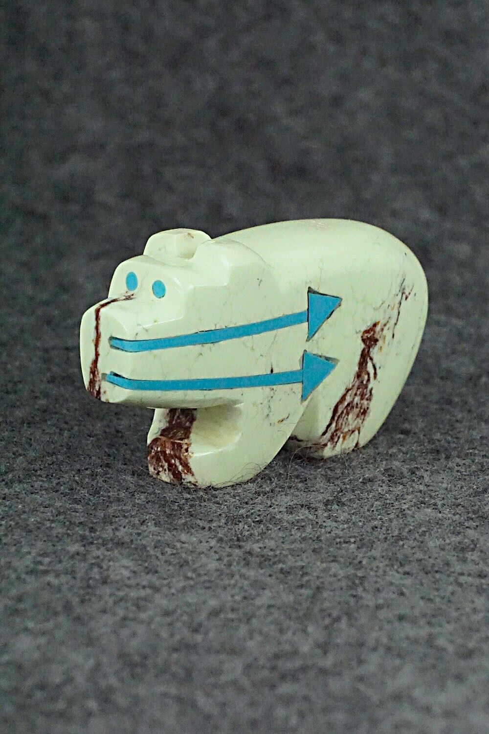 Bear Zuni Fetish Carving - Bernard Laiwakete