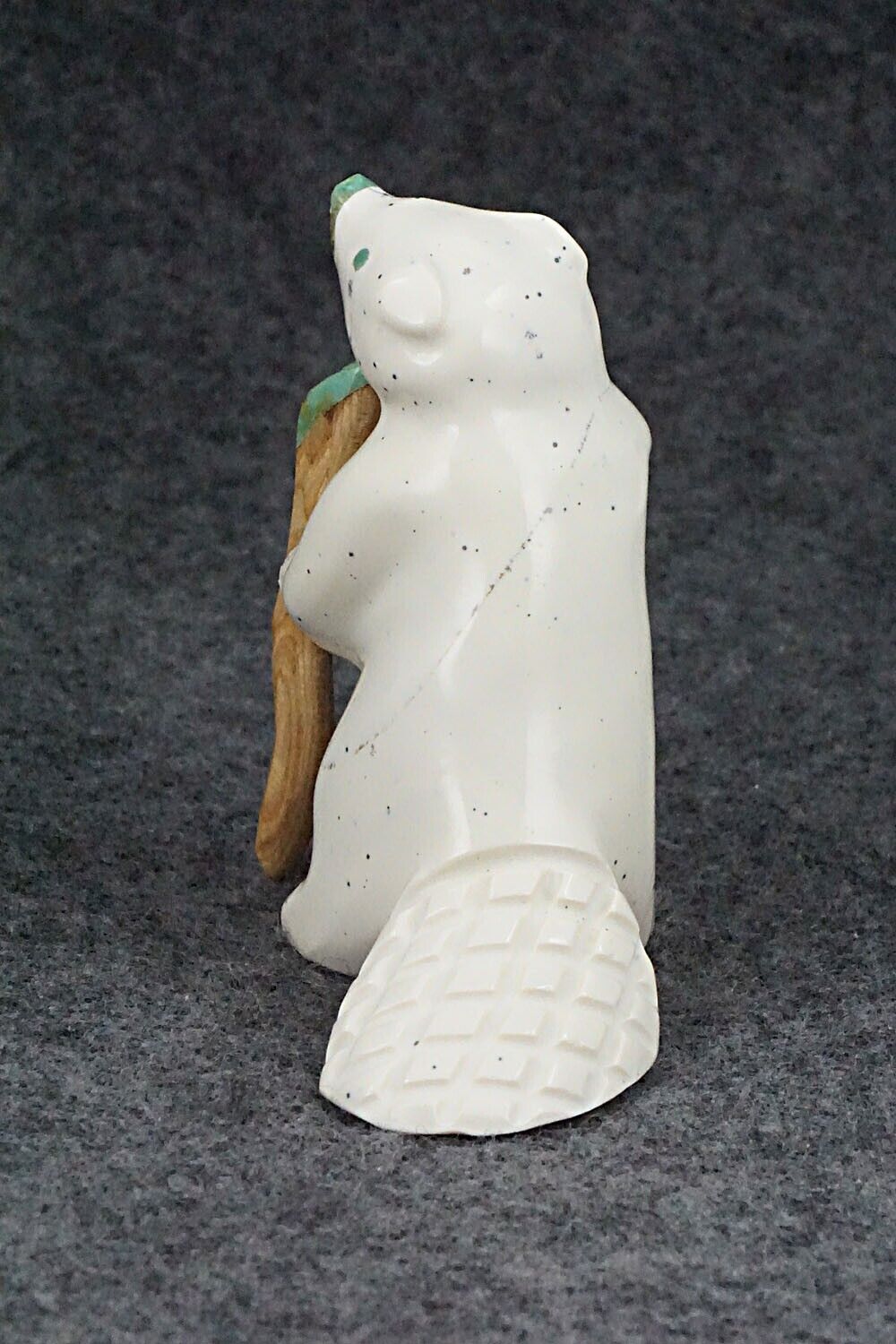 Beaver with Stick Zuni Fetish Carving - Enrike Leekya