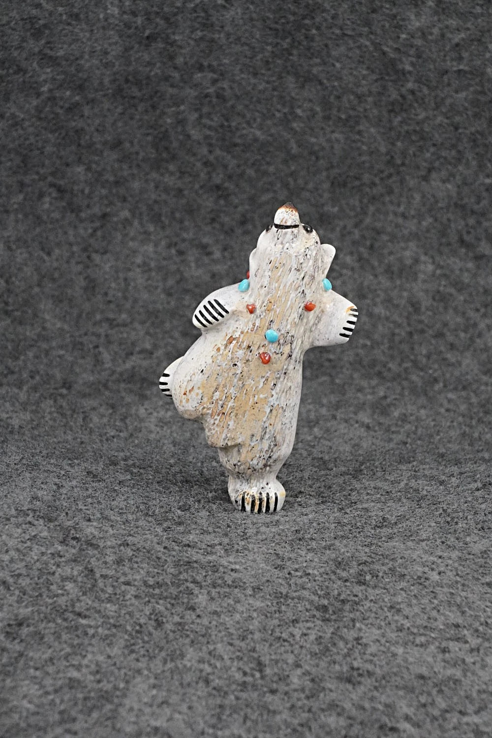 Bear Zuni Fetish Carving - Claudia Peina